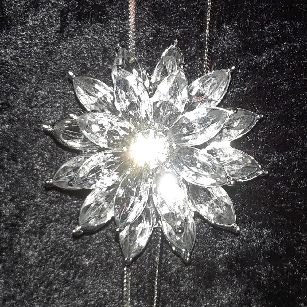 Beautiful White Luxury Starburst Zircon Rhinestone Sliding Chain Necklace